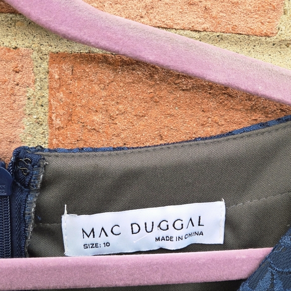 Mac Duggal Navy Flutter Sleeve Embellished Lace Gown Size 10 - Picture 5 of 6